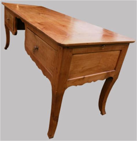 Vend bureau louis philippe avec plateau mobile permettant d'agrandir l'espace d'écriture. Très beau bureau ancien Louis-Philippe en merisier