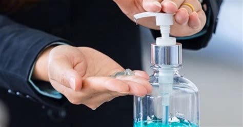 cofepris detecta nueve marcas de gel antibacterial con metanol luis gabriel velázquez