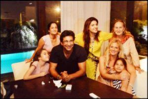Akram announced the arrival of his baby girl, aiyla akram, on twitter by posting a picture. Wasim Akram Full Biography, Records, Height, Age, Wife ...