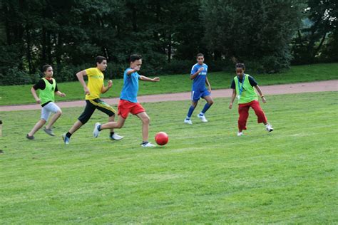 Перевод контекст fußball spielen c немецкий на русский от reverso context: Dassel - 4 - Blog: PASCH-Jugendkurse