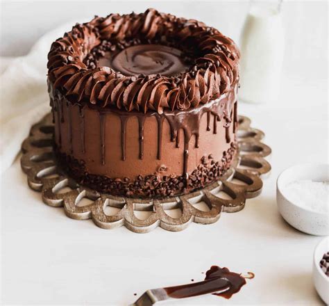 Top More Than 31 Simple Chocolate Cake Design In Daotaonec