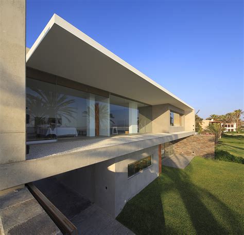 Hoy en mundo fachadas les traemos una casa pequeña y moderna con la cual se sentirán identificados y seguramente podrán sacar muchas pero muchas. Fachadas de casa moderna de dos plantas | Construye Hogar