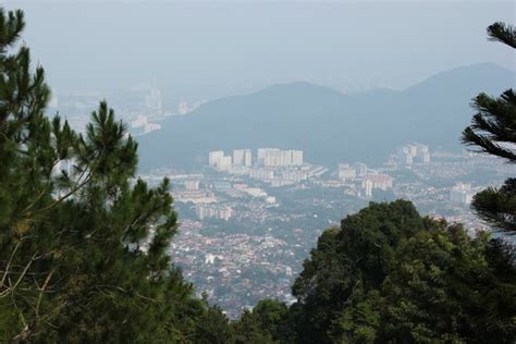 Mau nanya kalau naik kereta api dari kiaracondong ke tulung agung apa harus install aplikasi pedulilindungi ? Seru! Naik Kereta ke Puncak Penang Hill