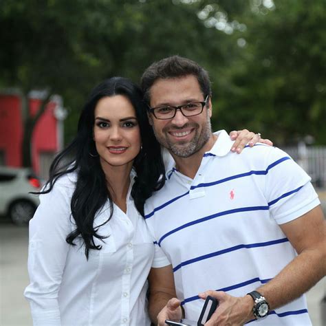 My 3 sisters (spanish title:mis 3 hermanas) is a successful venezuelan telenovela written by perla farías and produced by rctv in 2000. EDtv: (6 Gambar) Ricardo Alamo terkini, hero Mis Tres Hermanas