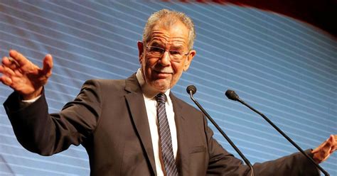 He previously served as a professor of economics at the university. Van der Bellen muss an den Wahlurnen aufholen | kurier.at