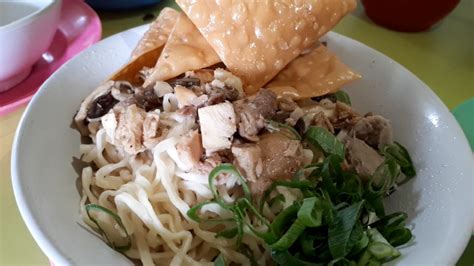 Komposisi mie lemonilo & mie daai. Ini Mie Ayam Gerobak Enak di Jakarta dengan Harga Murah