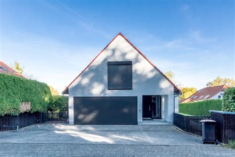 Haus kaufen in blaubeuren, 1 ergebnisse. Umbau eines Einfamilienhauses mit Garage - M13 Architekten
