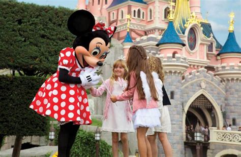 Shannon Airport Makes “dreams Come True” With Disneyland Trip