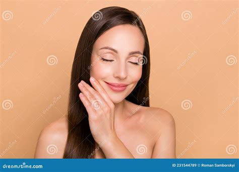Photo Of Dreamy Pretty Mature Woman Naked Shoulders Arm Cheekbone