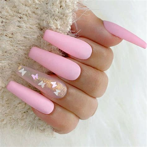 65 Best Coffin Nails: Short & Long Coffin Shaped Nail ... Want to be special on your nails but also sweet during the christmas party?