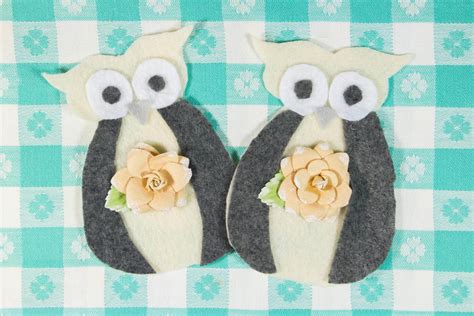 Owls are very distinctive birds and are perfect for your christmas tree. Snowy Owl Ornaments | AllFreeChristmasCrafts.com