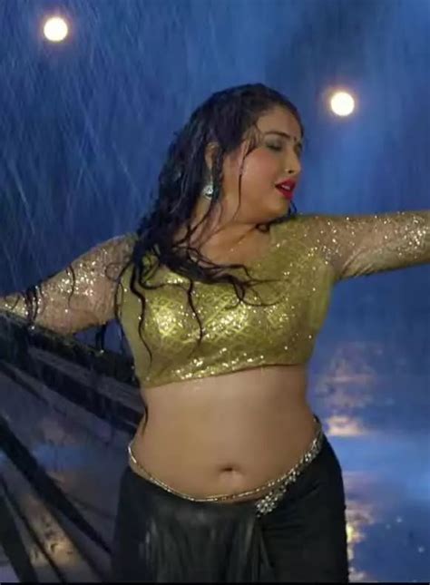bhojpuri actress फिल्मों में बोल्ड सीन देती हैं भोजपुरी की ये हसीनाएं पर्दे के सामने पार कर