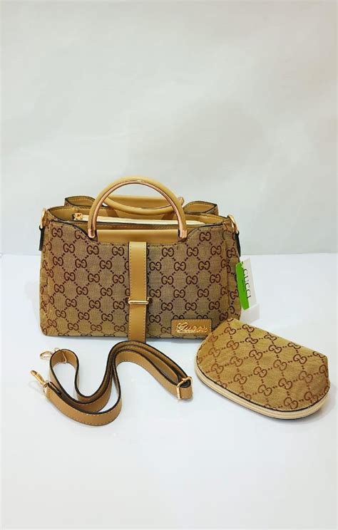 Tas wanita inovasi mereka yang yang menggunakan kulit dan nylon disebut dengan nama le pliage. Tas Wanita Merk Gucci Terbaru - Koleksi Rina