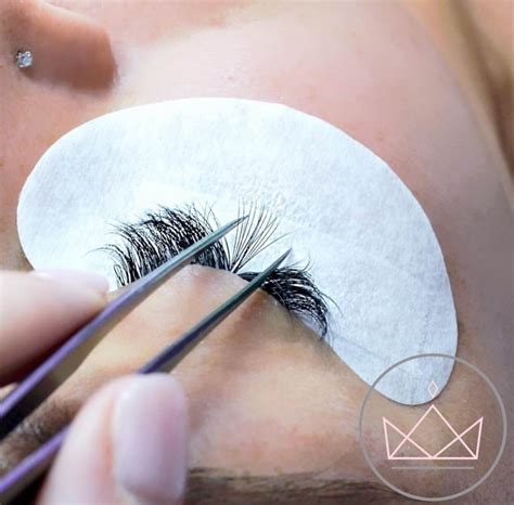 Volume Lashes Vs Clusterwhats The Difference Bella Lash Blog