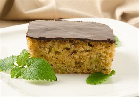 Ich habe meinen zucchini kuchen mit gemahlenen mandeln und dem abrieb einer limette verfeinert. Zucchinikuchen - Rezept - ichkoche.at