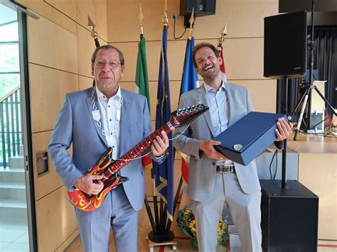 Verpflichtung von Bürgermeister Michael Schmidt: "Er ist einfach einer