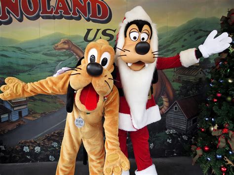 Pluto And Santa Goofy Dinoland Usa Disneys Animal Kingdo Flickr