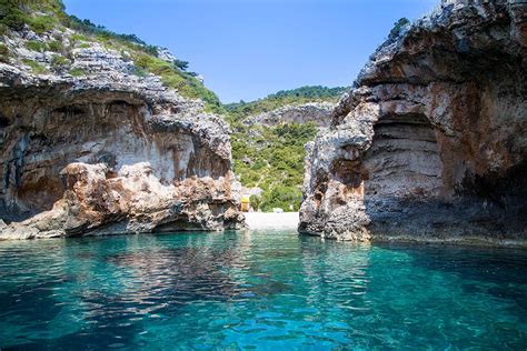 Stiniva Cove, island Vis