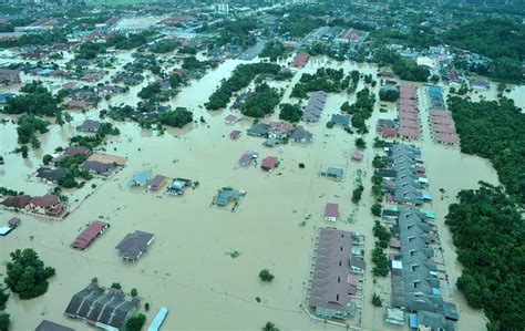 Keadaan itu boleh menyebabkan banjir di kawasan berkedudukan rendah, katanya. Banjir Pantai Timur semakin serius, mula merebak ke Negeri ...