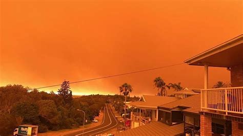 Australia Wildfires Tens Of Thousands Stranded While Attempting To