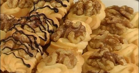 Buah pinggang adalah organ berbentuk seperti kacang merah yang terletak di sisi kanan dan kiri tulang belakang di atas bahagian pinggang kita. Resepi Biskut Raya 2016, Kuih Dan Kek: Resepi Biskut Walnut