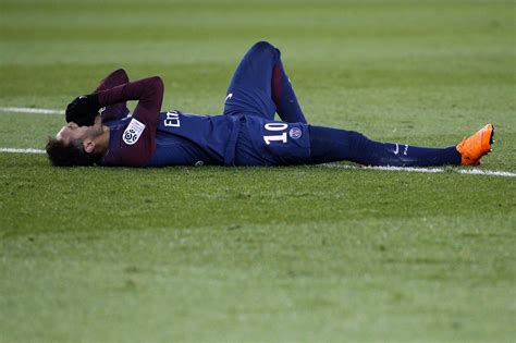 Neymar Injury Psg Star Suffers Fractured Metatarsal Out For Real
