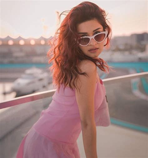 Avneet Kaur Stuns In A Pretty Pink Dress With Gorgeous Abu Dhabi Sunset In Background See Pics