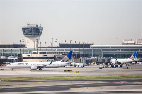 Amazon And Ny Port Authority Scrap Newark Airport Deal Bloomberg