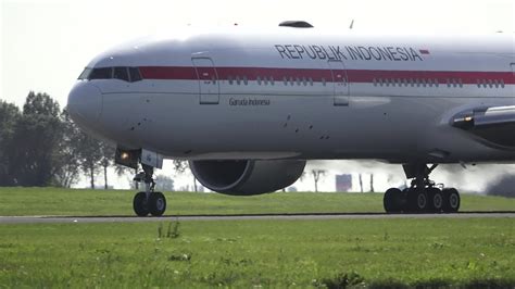 Republik Indonesia Garuda Indonesia Boeing 777 300er Pk Gig Take Off At Ams 36l Youtube