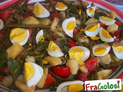Questa insalata di fusilli con salsa di uova e basilico è un piatto estivo, fresco e colorato; INSALATA DI PATATE, FAGIOLINI ED UOVA SODE - Ricetta di ...