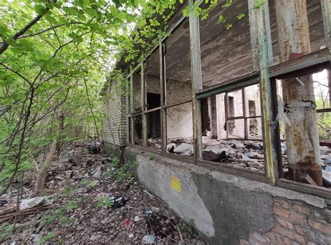 Заброшенный детский сад в центре Запорожья стал приютом для наркоманов