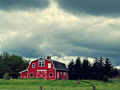 Oooh What A Cute Red Barn Country Barns Old Barns Red Barn