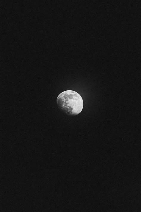 2k Free Download From Below Of Black And White Moon In Waxing Gibbous