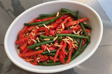 Keep it simple at christmas and use all the lovely vegetables that are in season. Christmas Vegetables: Green Beans, Capsicum & Toasted Almonds - Insulin Resistance Diet Recipes