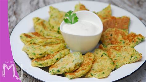 Aprende a cocinar platos ligeros cocinados con esta deliciosa verduras y que encantarán a tus invitados. TORTITAS DE CALABACÍN CON SALSA DE YOGUR | Receta fácil y ...