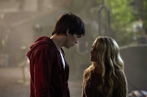 Teresa mary palmer (born 26 february 1986) is an australian actress, writer, model and film producer. Nicholas Hoult and Teresa Palmer in Warm Bodies | HeyUGuys