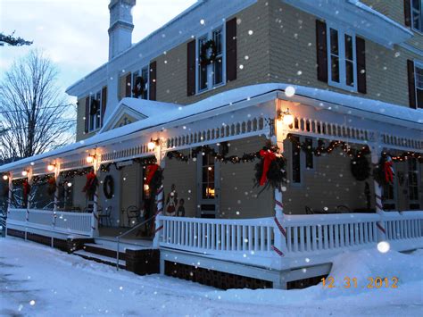 Hotel motel holiday inn song lyrics. Lamplight Inn Bed and Breakfast Dressed for the Holiday ...