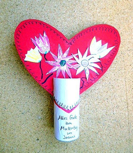 Egal ob du auf der suche nach einem muttertagsgeschenk für die beste mama bist, ihr einen schönen muttertag organisieren. Muttertagsherz in Klorolle - Mutterta… | Muttertag basteln ...