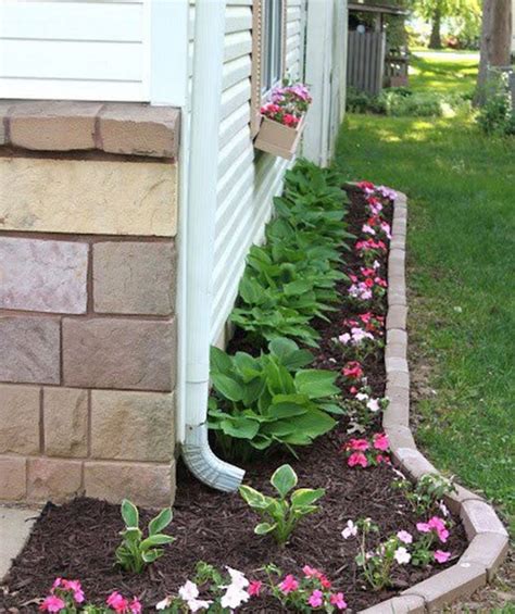 10+ Ideas For Edging Flower Beds - DECOOMO