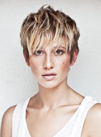 Short blonde hair is one of the most common hairstyles seen around and will be trendy for years to come. imagesofhairhighlights.com | Short hair highlights, Short ...