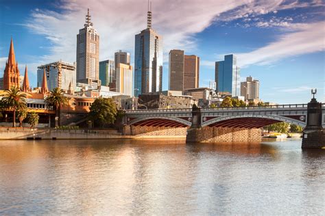 Friday may 22 unlike the other lookouts on this list, the melbourne star offers a moving view of the city skyline. Melbourne skyline from Southbank - live.melbourne