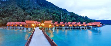 Thirstday bar and restaurant, very good sunset view beachfront restaurant with live music. Langkawi Wonderful Island in Malaysia - Gets Ready