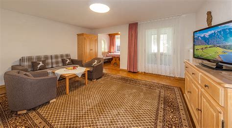 Der stromverbrauch im einfamilienhaus mit 1 person unterscheidet sich meist nur wenig von dem stromverbrauch in einem einfamilienhaus mit 2 personen, da sich die grundausstattung mit kühlschrank, waschmaschine, fernseher und anderen. Herzlich willkommen bei Ferienwohnungen Haus Minge in ...