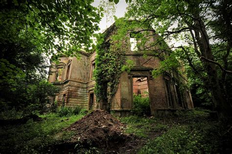 Baron Hill Bh58 The Ruined Mansion Looms Out Of The Underg Flickr