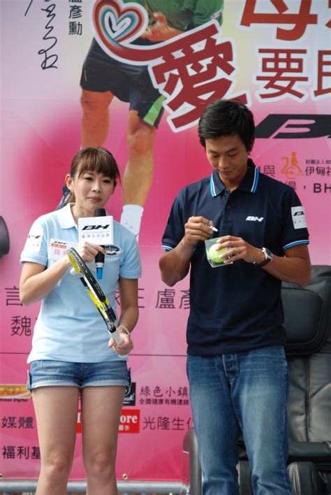 【 網球 教學 】怎麼包 網球拍 握把布？｜leontv. BH球王按摩椅-盧彥勳母親節愛要即時感恩活動(公益篇) | 媒體新聞 | BH按摩椅,按摩器材