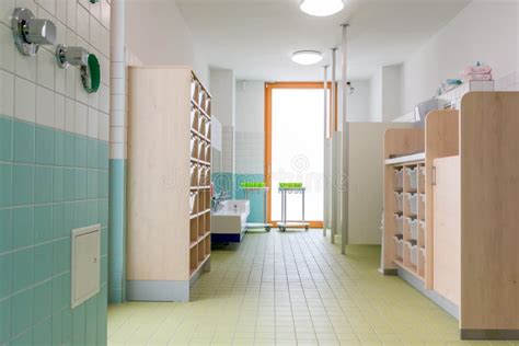 Die Toilette Der Kinder Im Kindergarten Stockbild Bild Von Zicklein Kunst 69985675