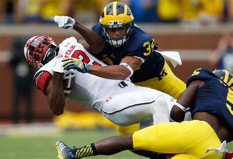Il a évolué les deux dernières saisons comme partant au minnesota et s'est illustré en janvier dernier lors du senior bowl, durant lequel il avait fait écarquiller les yeux avec une performance sans bavure. New Michigan Man: CB Benjamin St-Juste | MGoFish