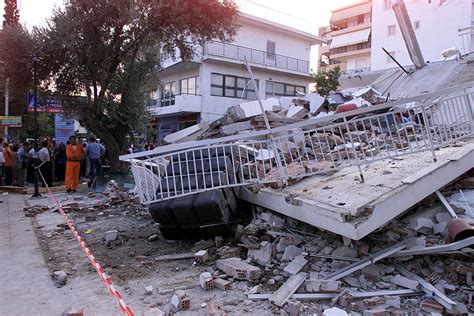 Ο σεισμός του ιζμίτ συνέβη στις 17 αυγούστου 1999 και είναι μια από τις πιο καταστροφικές στιγμές στην σύγχρονη ιστορία της τουρκίας. Σεισμός 1999 - Δεκαέξι χρόνια μετά! ΦΩΤΟ