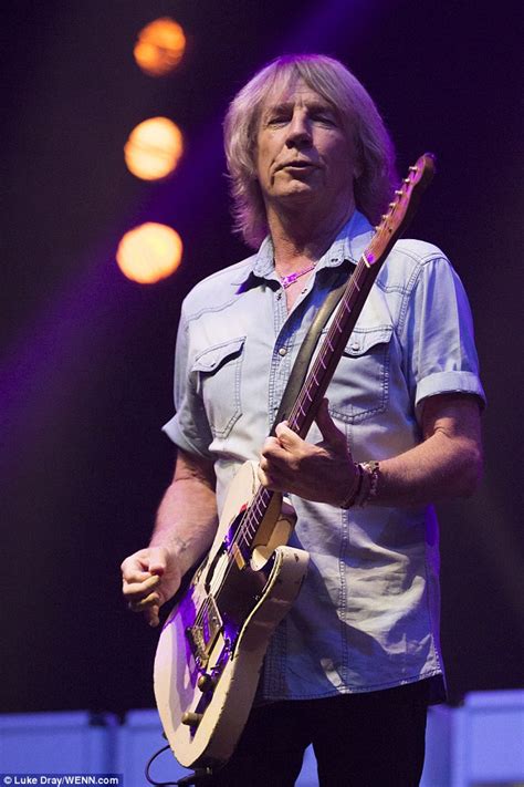 Status Quos Rick Parfitt Suffers Heart Attack After Performing In