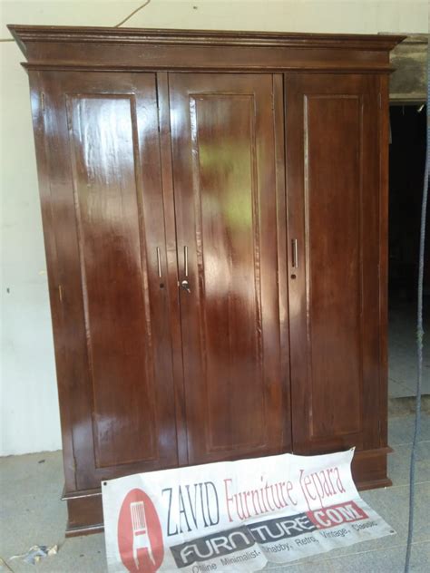 Model strip putih dan motif kayu. Jual Lemari Pakaian Kediri 3 Pintu Kayu Jati Minimalis